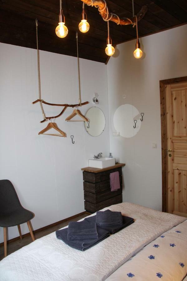 Julia'S Guesthouse B&B Hnaus Eksteriør bilde